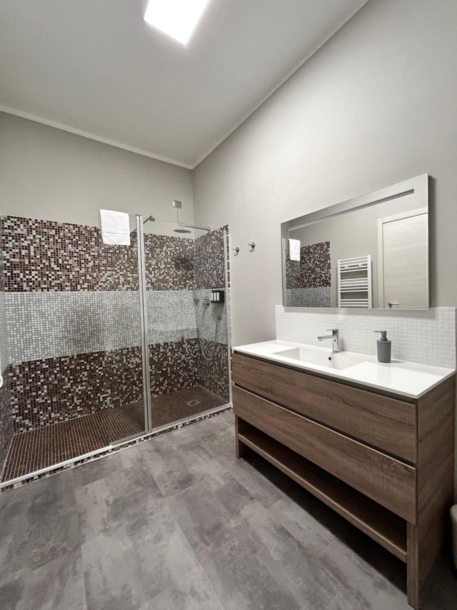 Tezone Seven Apartments Верона Экстерьер фото
