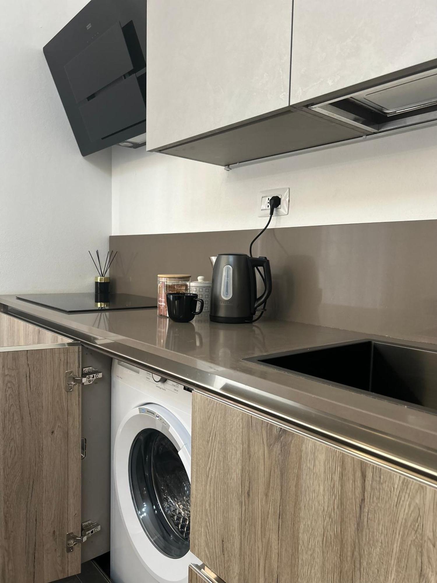 Tezone Seven Apartments Верона Номер фото