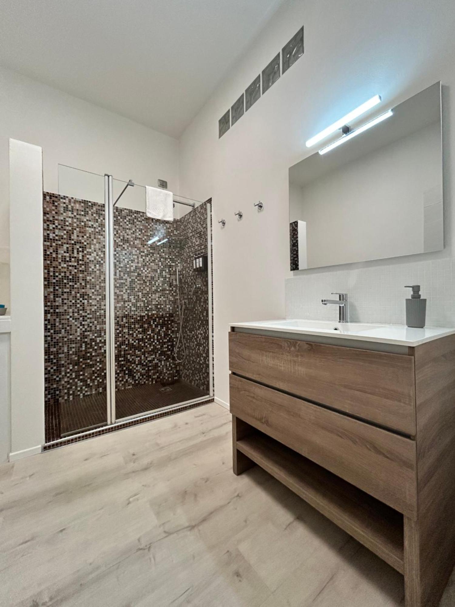 Tezone Seven Apartments Верона Экстерьер фото