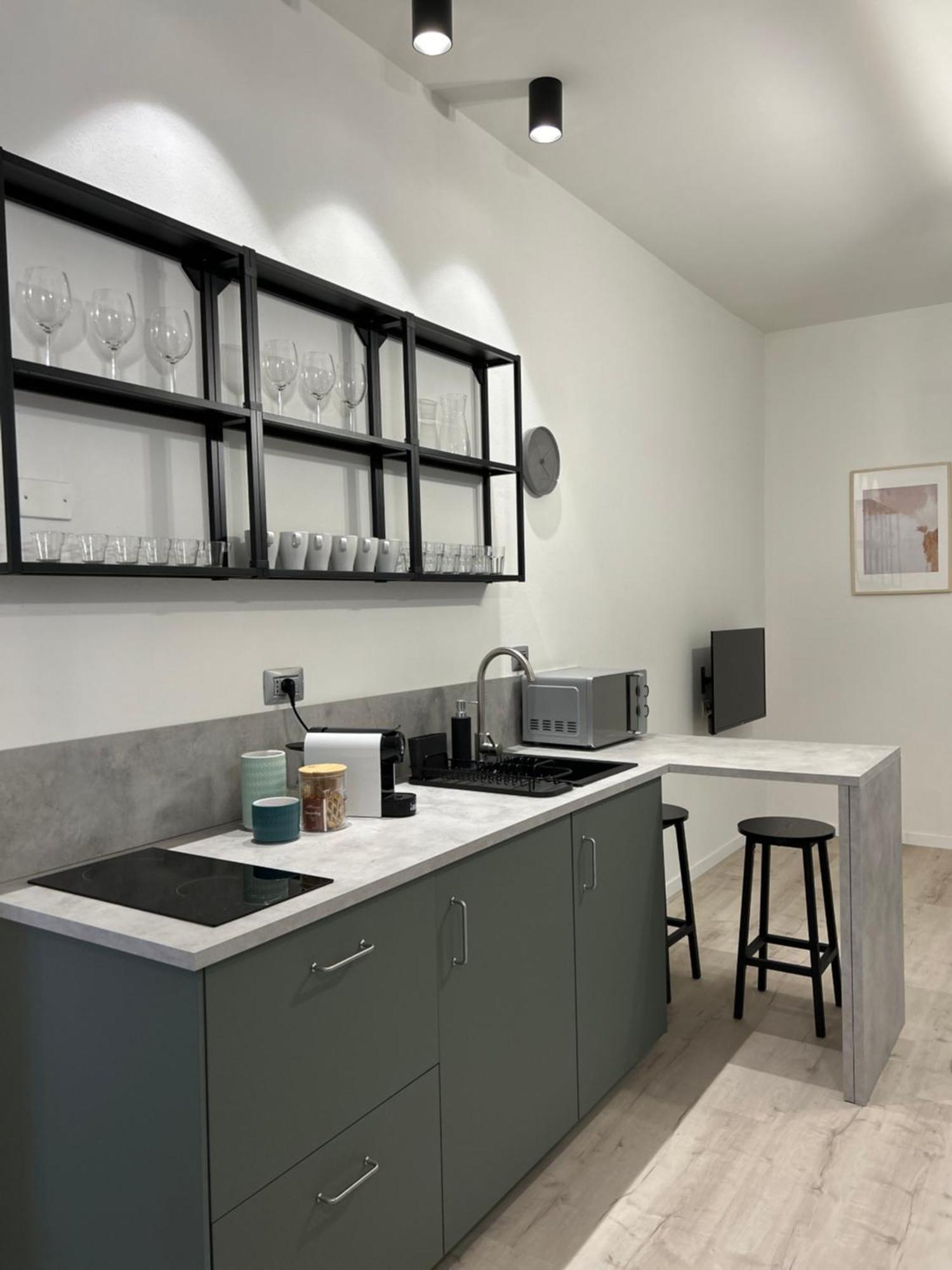 Tezone Seven Apartments Верона Экстерьер фото